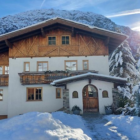 Försterhaus Lägenhet Holzgau Exteriör bild