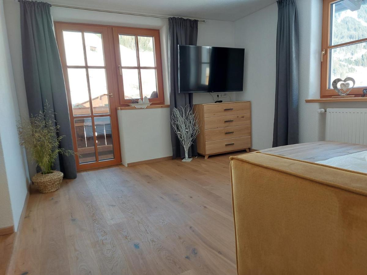 Försterhaus Lägenhet Holzgau Exteriör bild