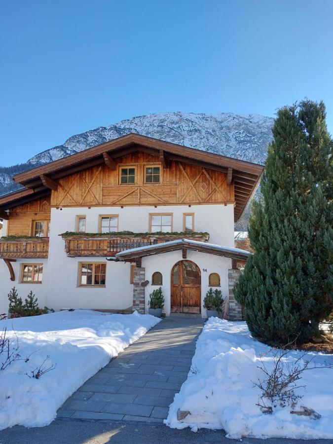 Försterhaus Lägenhet Holzgau Exteriör bild