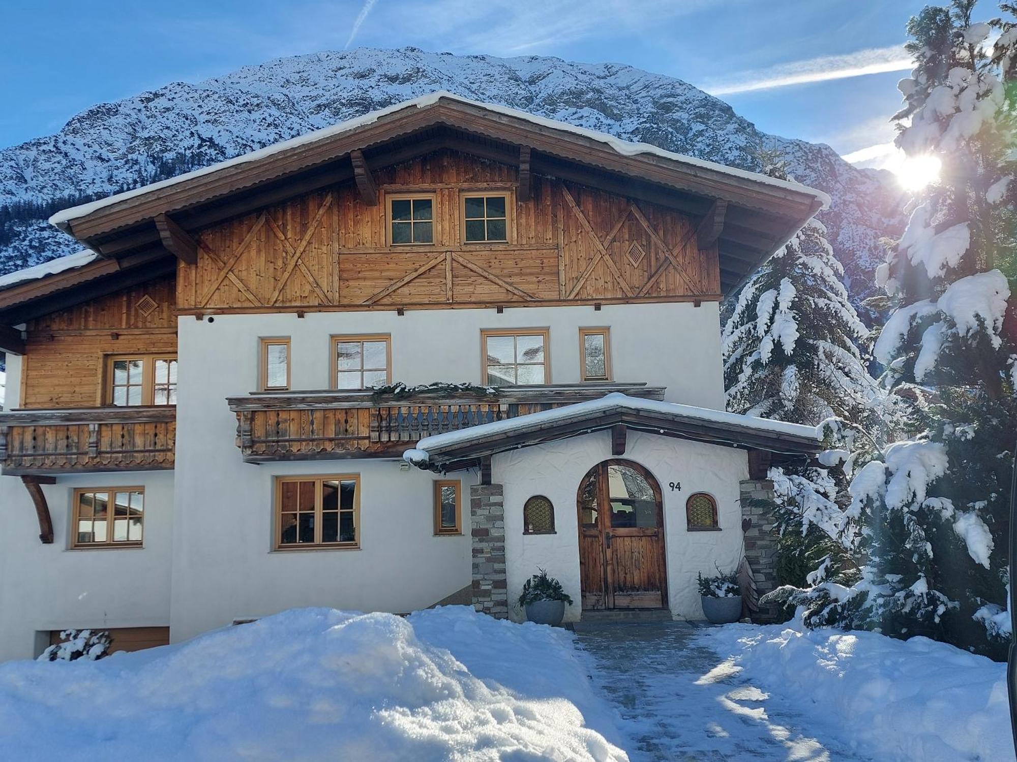 Försterhaus Lägenhet Holzgau Exteriör bild